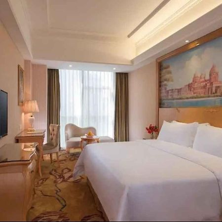 Vienna Hotel Shenzhen Baoneng City Plaza Exteriér fotografie